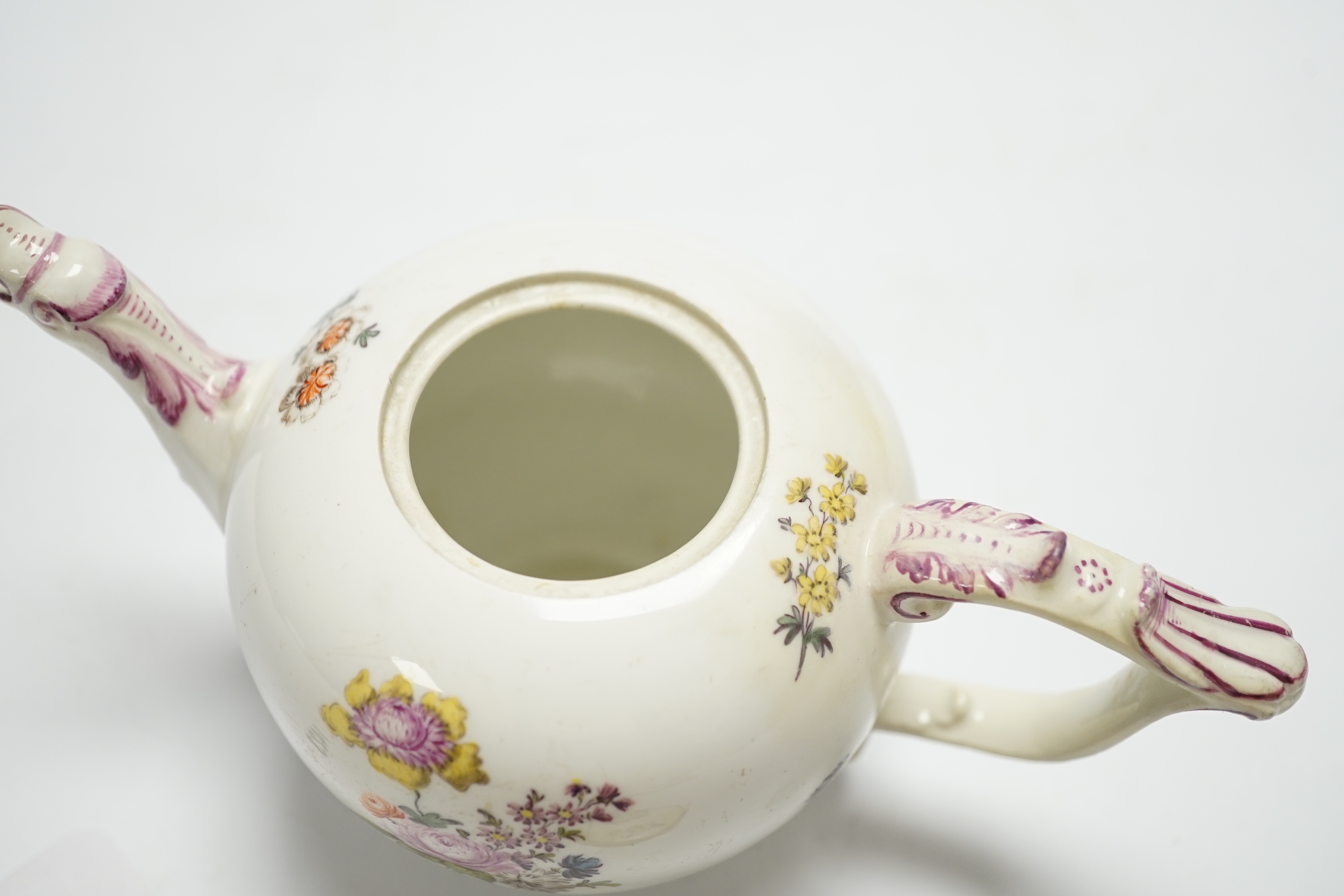 An 18th century Meissen teapot with replacement cover, 10cm